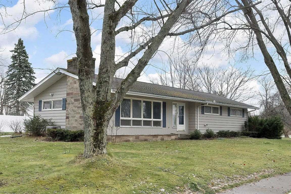 64 Orchard Beach Rd photo 1