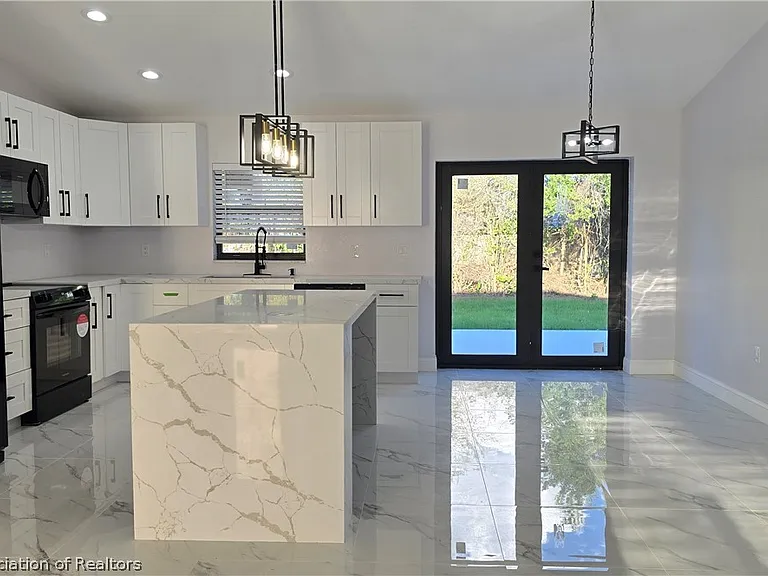 4720 Trout Ave — Photo 12