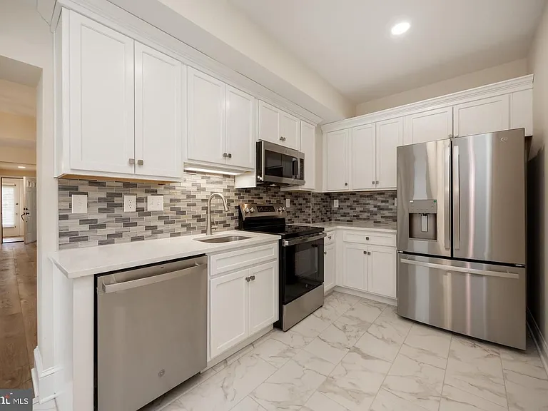 325 W Barnard St W — Photo 7