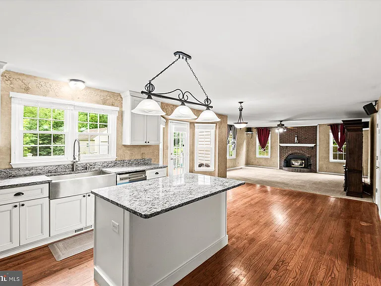 80 Stonewall Dr — Photo 3