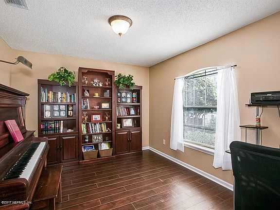 5th image of 11286 Chertsey Ln