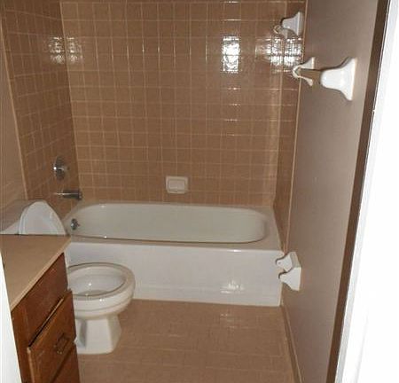 4th image of 3700 Hyacinth Dr