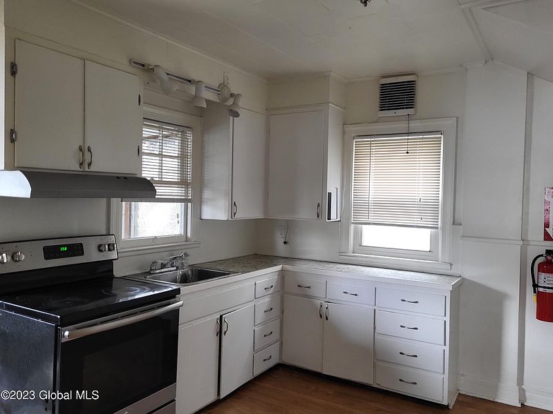 5th image of 11 Berncliff Avenue