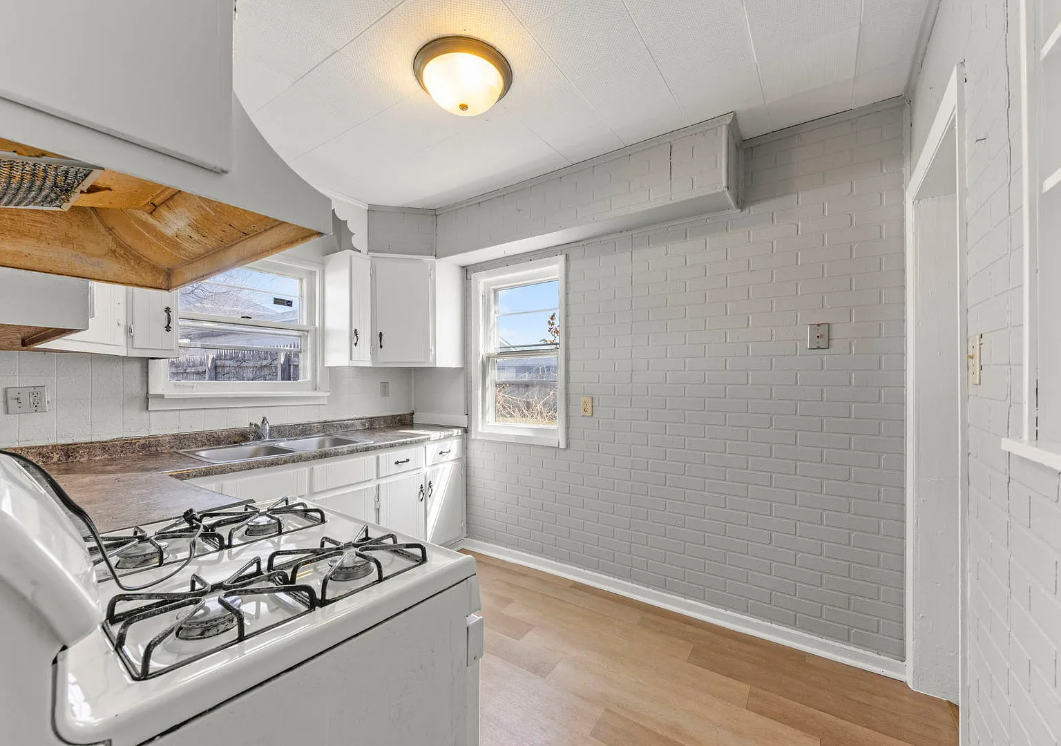 4 bed, 2240 sqft, $2,500 — Photo 3