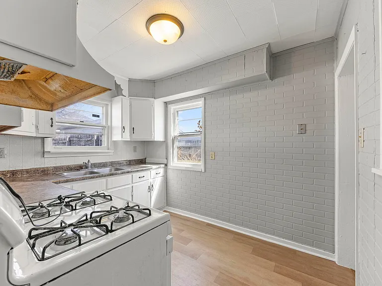 803 1st Ave — Photo 3