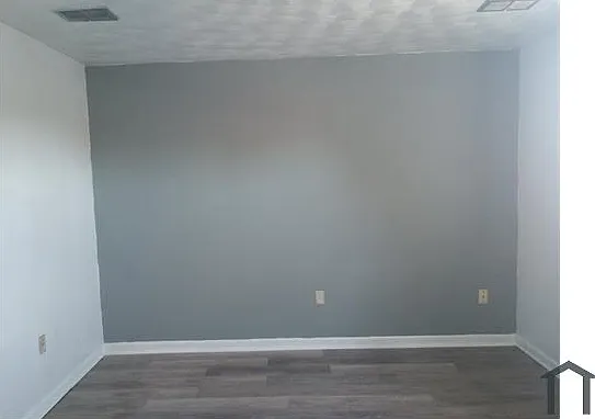 110 Quincy Ave — Photo 8