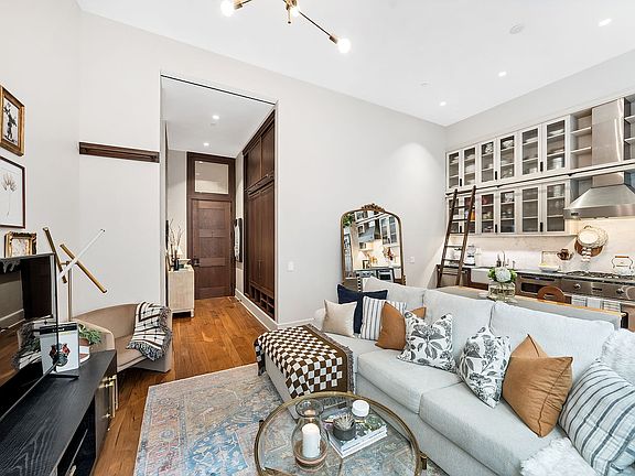 4th image of 520 W 45th St #2D