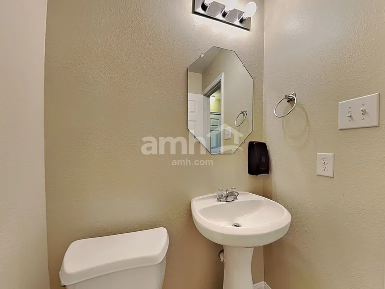 22270 Queenbury Hills Dr — Photo 11