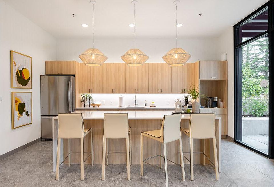 Full Kitchen, Complete with Complimentary Coffee/Tea Bar