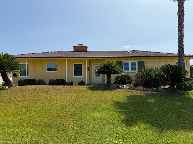 416 Drake Rd — Photo 2