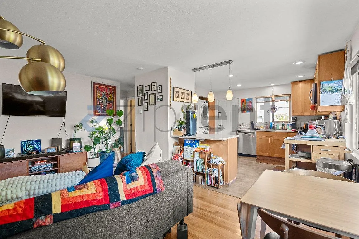 2 bed, 850 sqft, $1,925 — Photo 3