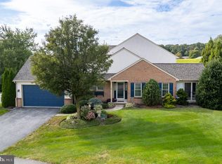 325 Steeplechase Dr, Elverson, PA 19520