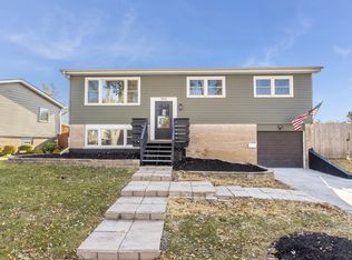 9055 W 91st Pl, Hickory Hills, IL 60457