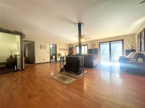 5th image of 656 Grange Hall Rd