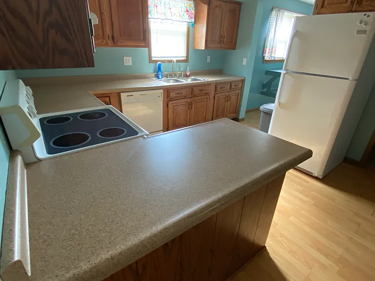 141 E South St — Photo 10