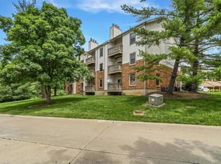 7037 Green Tee Ct APT E, Saint Louis, MO 63129