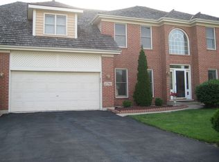 2790 Asbury Dr, Aurora, IL 60504