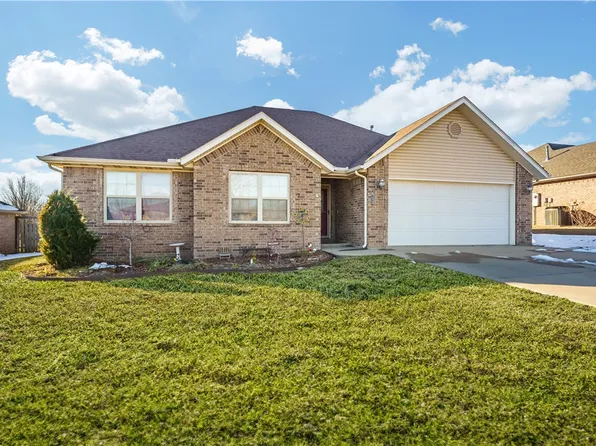 613 Eagle Dr, Gravette, AR 72736