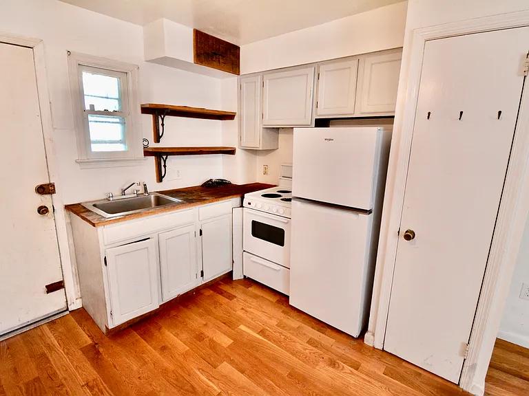 143 W Price St — Photo 8