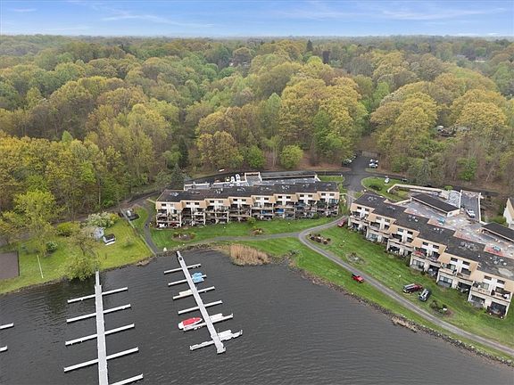 3rd image of 416 Bay Village Dr