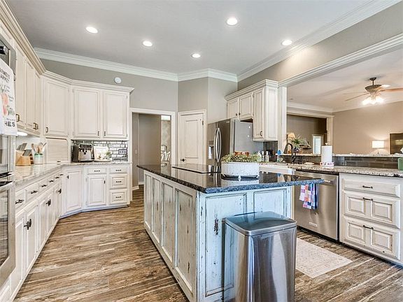 3rd image of 1429 Spring Creek Dr