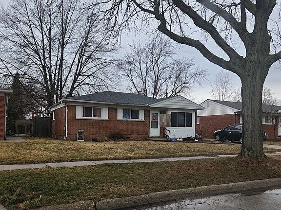 3rd image of 28307 Alden St