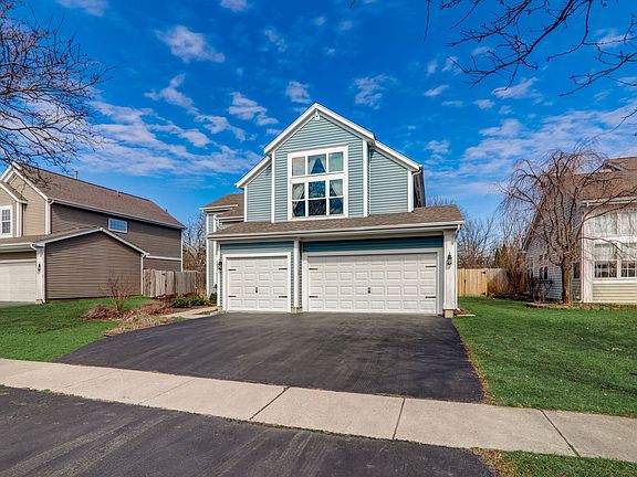 3rd image of 484 Fairfax Ln