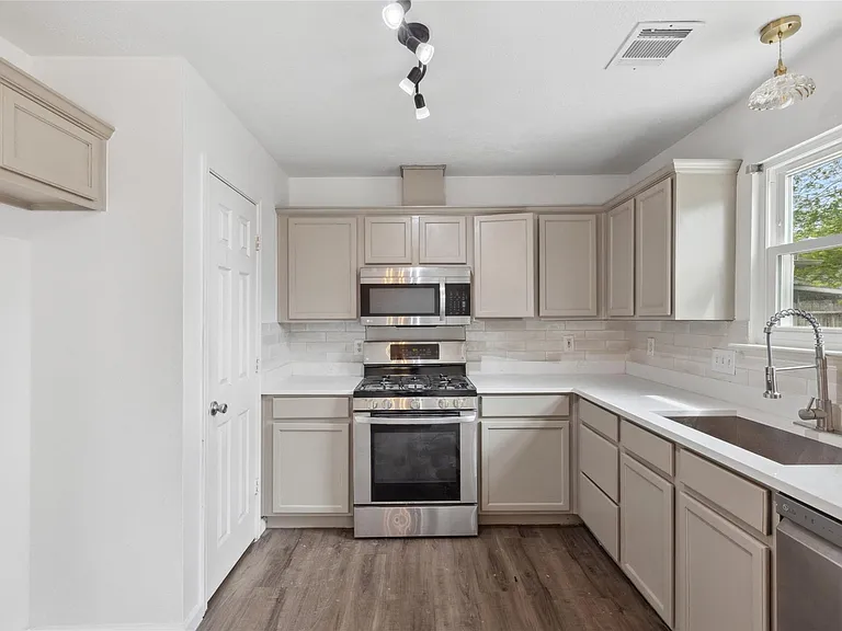 24210 Hard Wood Dr — Photo 5
