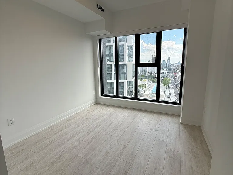 20 Soudan Ave #1907 — Photo 19