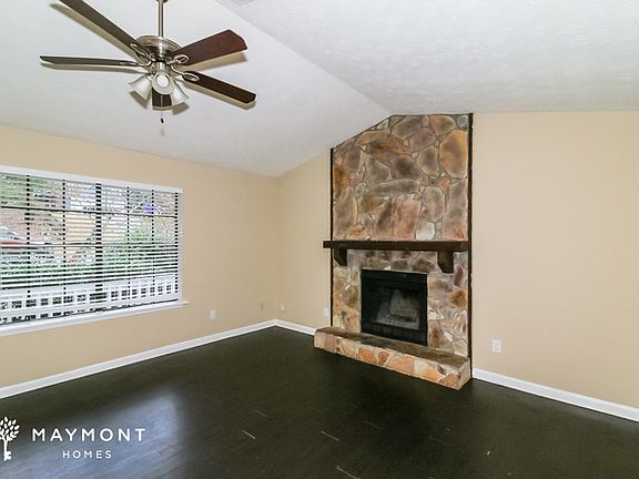 4th image of 2624 Laurel View Dr