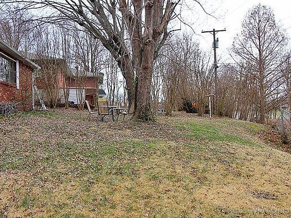 3rd image of 1325 Randol Ave
