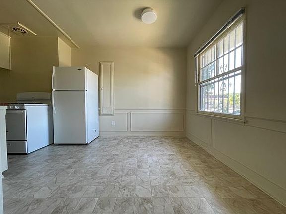 5th image of 5640 Bakman Ave #2