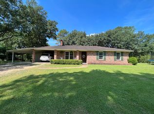 62 Moores Ln, Columbia, MS 39429