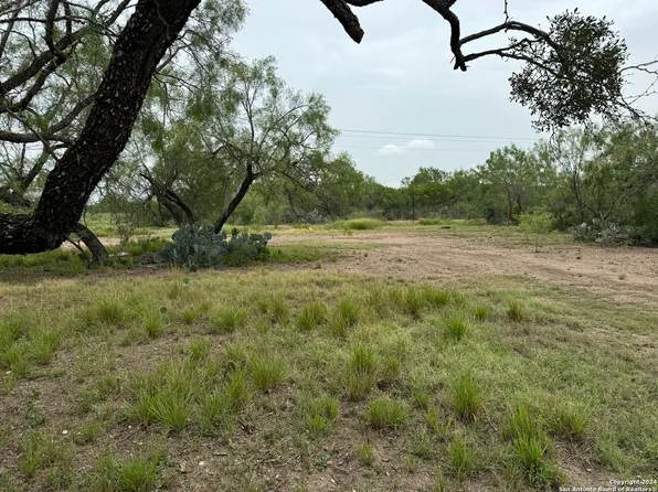3668 W US Highway 90, Uvalde, TX 78801