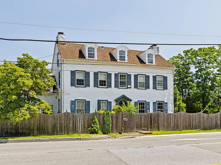 571 N Newtown Street Rd — Photo 9
