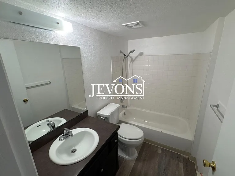 1722 E 56th St #1 — Photo 13