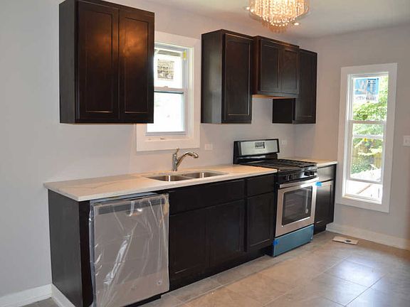 4th image of 8834 S Emerald Ave