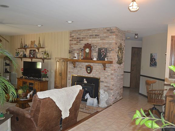 5th image of 110 Hickory Hill Dr