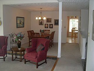 4th image of 300 Sassafras Dr