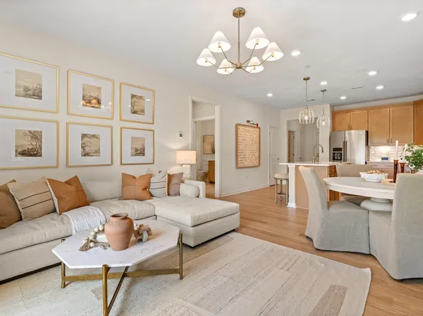 8 Peters Farm Way #212, Westborough, MA 01581