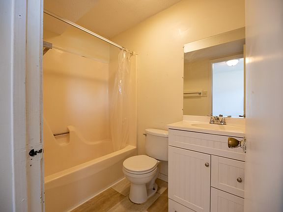 104-W-10TH-STREET-bathroom_11192024