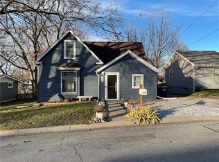 510 E Woods St, Smithville, MO 64089