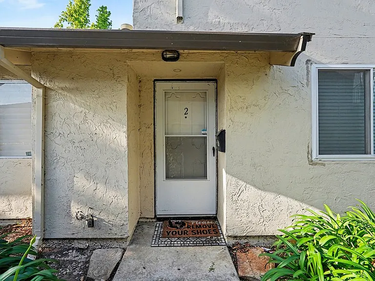 1009 Mohr Ln #2 — Photo 2