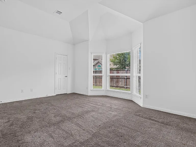 4300 Canadian River Dr — Photo 9