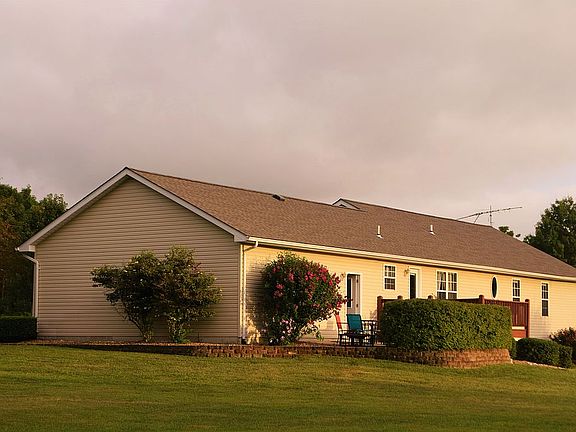 5th image of 15 Stonewall Dr