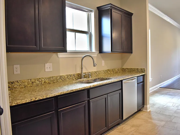 Kitchen: Dishwasher