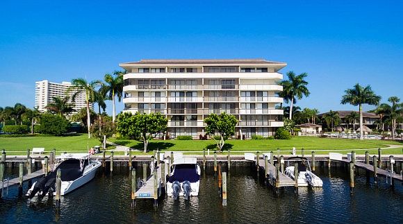 1st image of 591 Seaview Ct APT 612