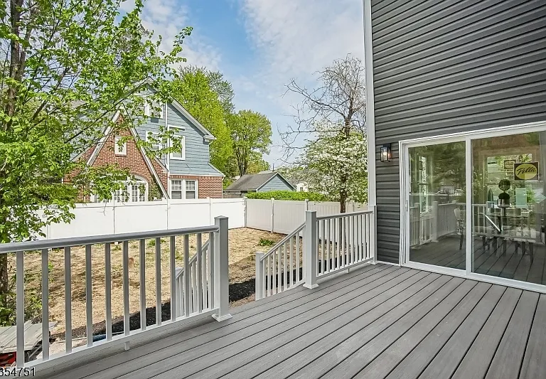 223 Victor St — Photo 29