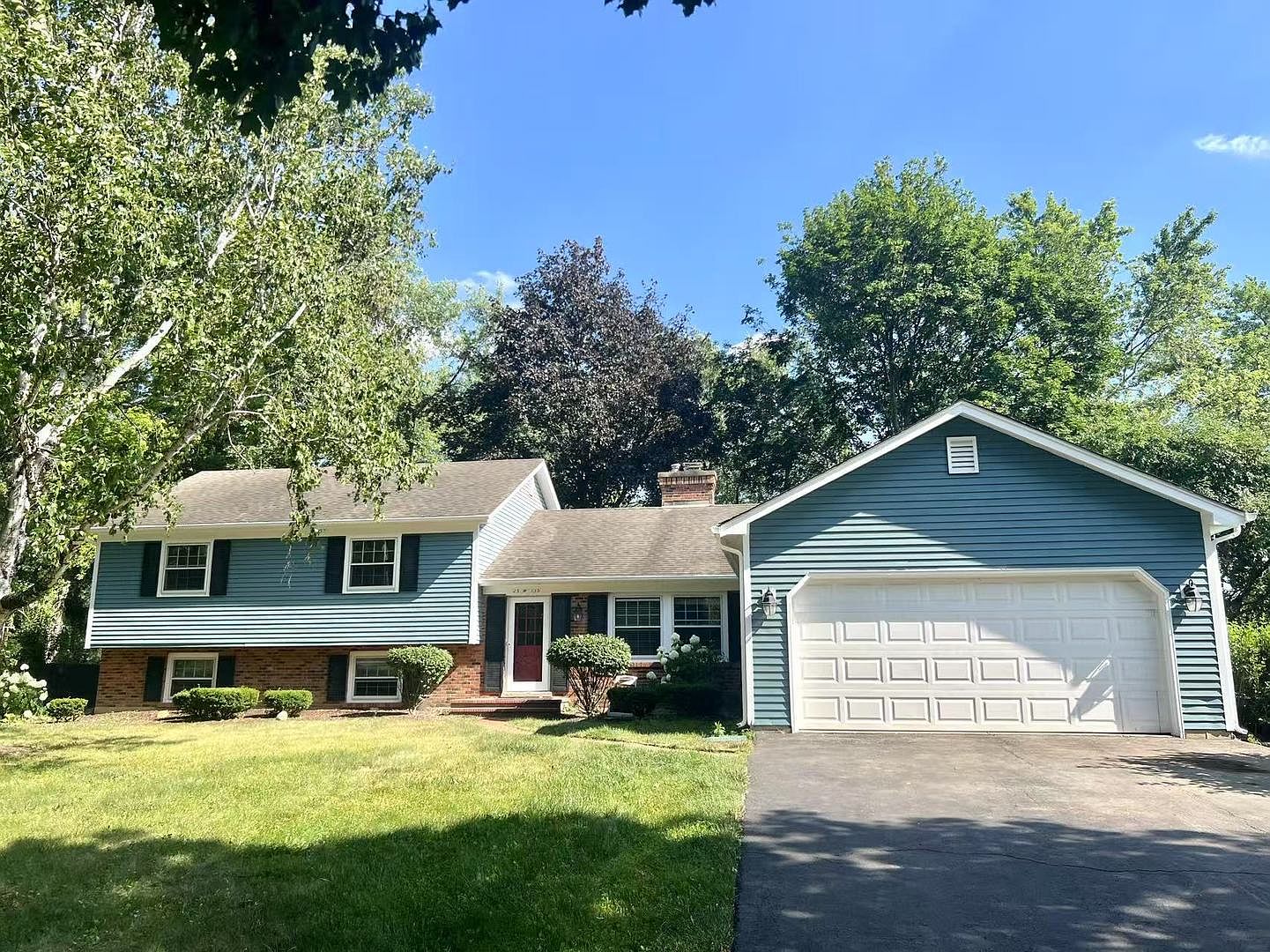 25W135 Essex Ave, Naperville, IL 60540 | Zillow