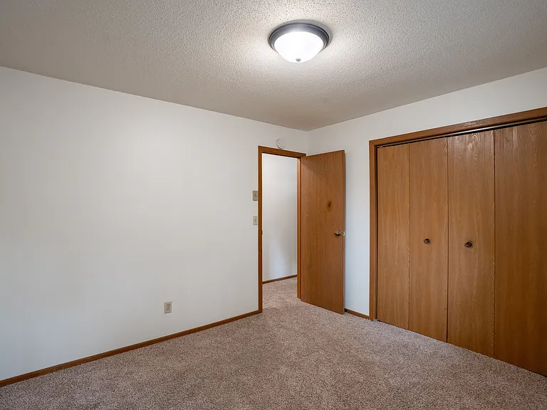 Fargo, ND Monticello Apartments | 21A | Bedroom